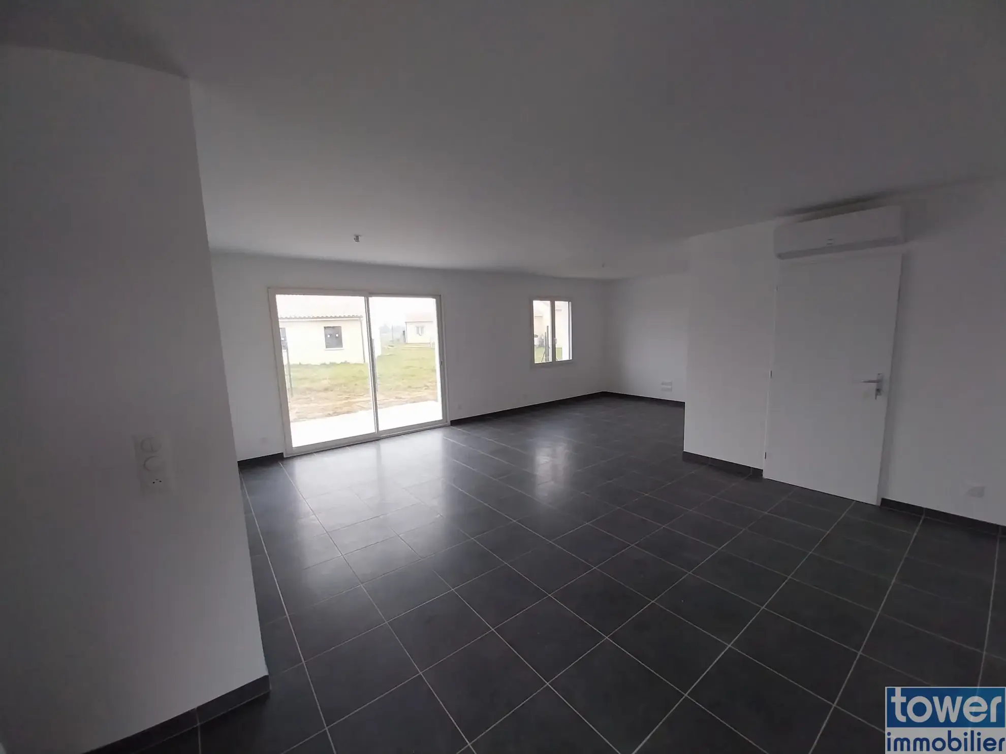 Maison neuve à Nègrepelisse avec 3 chambres, garage et terrain clos 