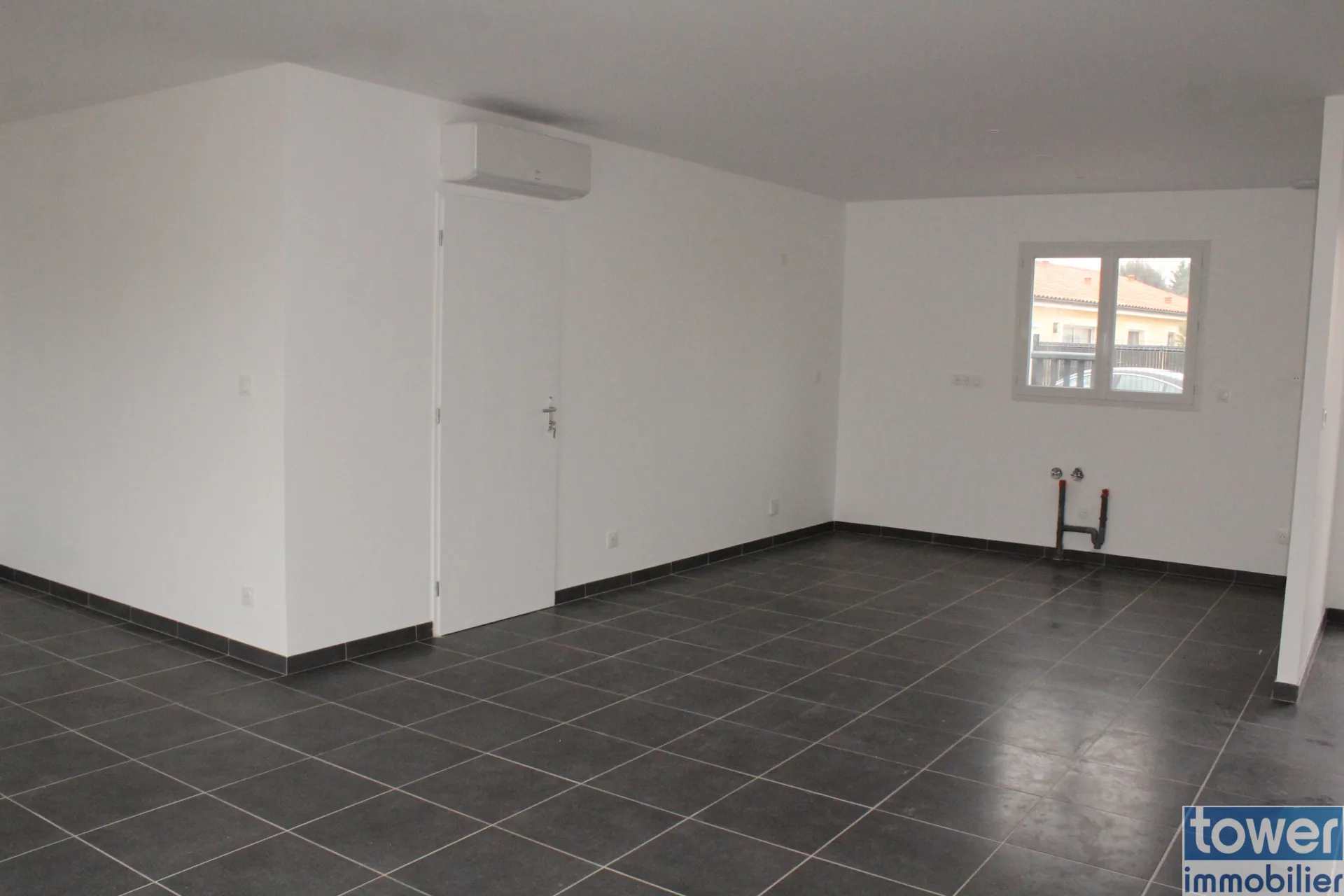 Maison neuve à Nègrepelisse avec 3 chambres, garage et terrain clos 