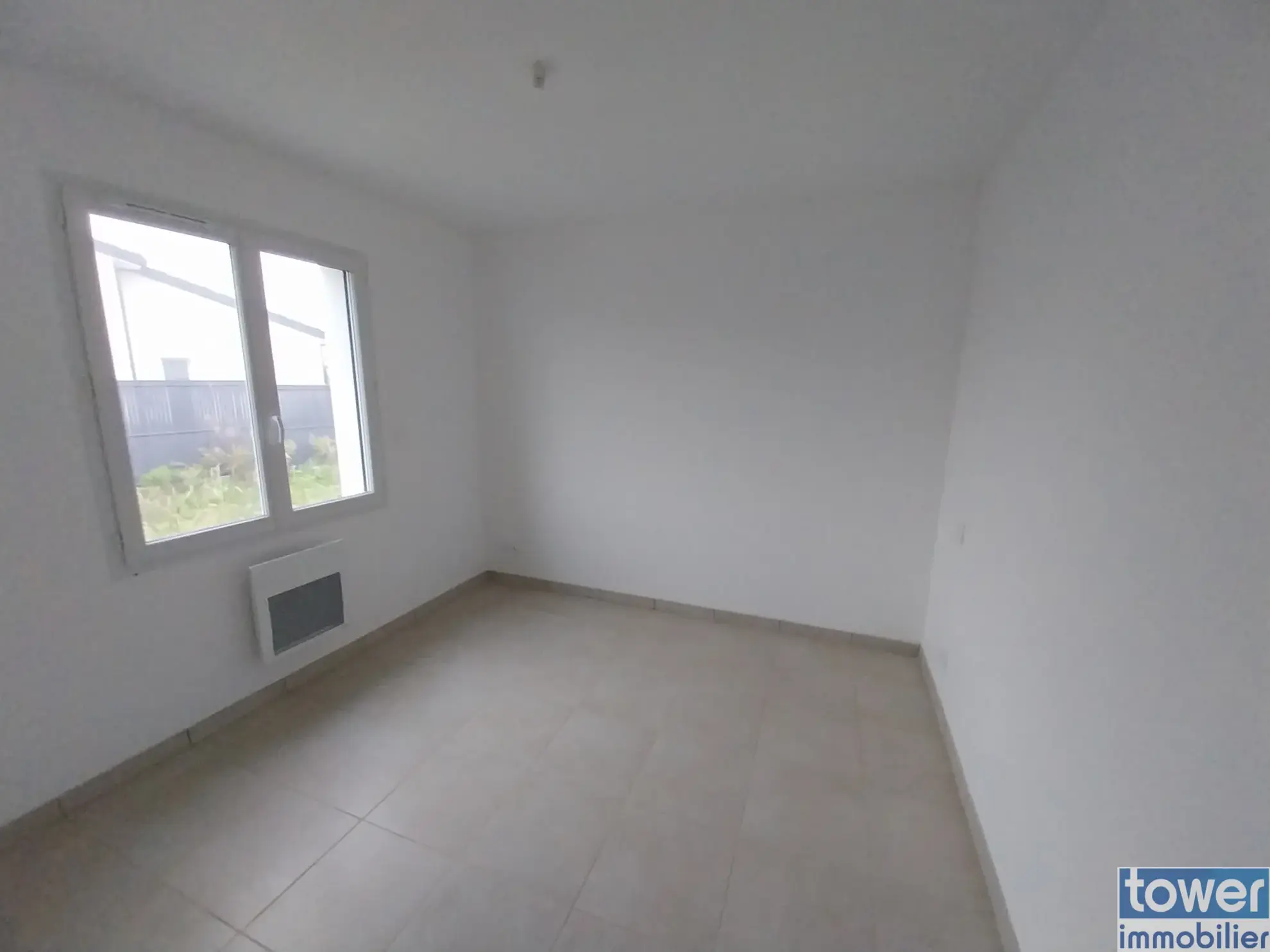 Maison neuve à Nègrepelisse avec 3 chambres, garage et terrain clos 