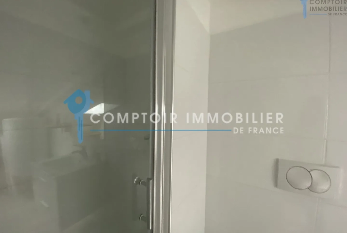 Studio rénové de 30 m2 avec parking privé à Gallargues-Le-Montueux, parfait pour investissement 