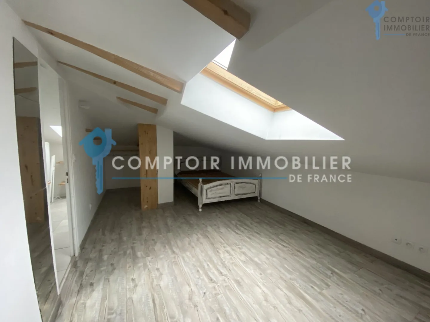 Studio rénové de 30 m2 avec parking privé à Gallargues-Le-Montueux, parfait pour investissement 