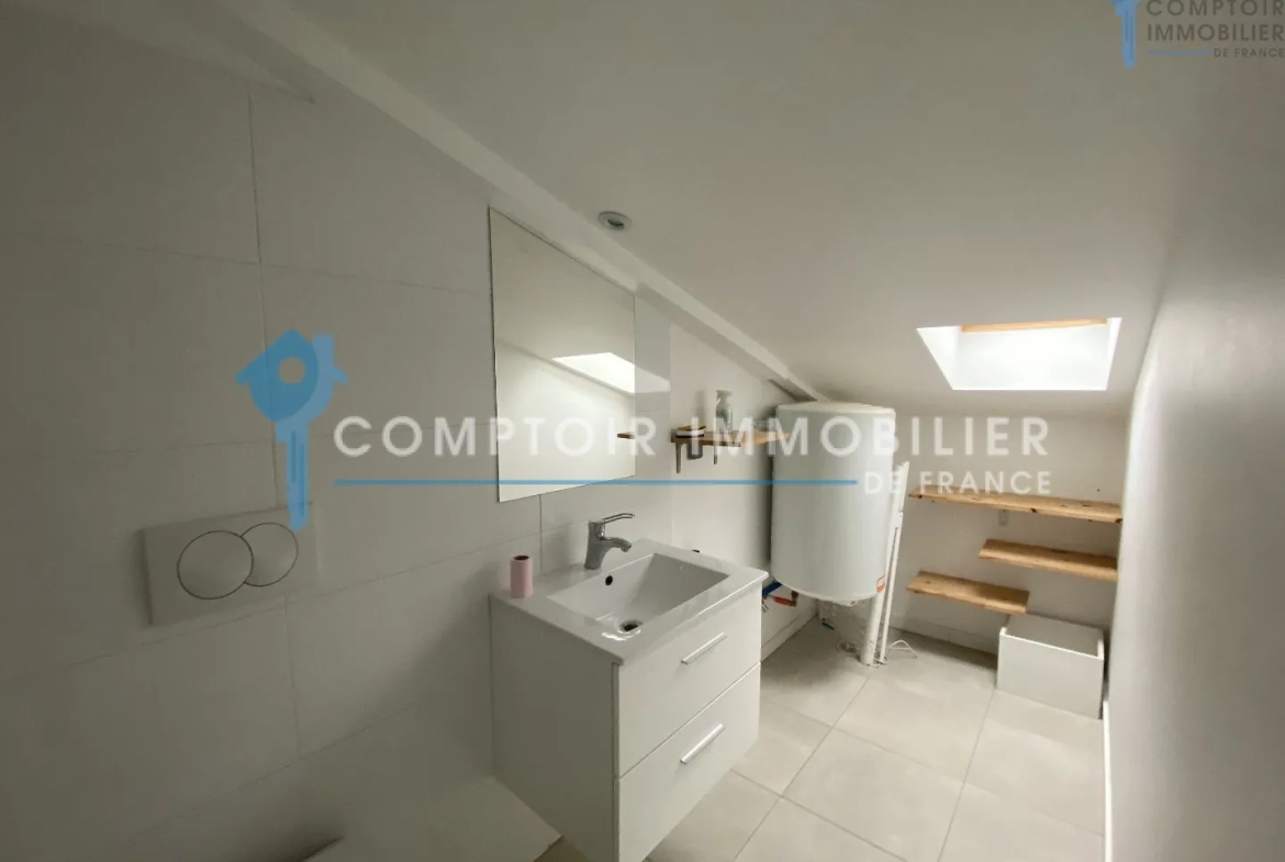 Studio rénové de 30 m2 avec parking privé à Gallargues-Le-Montueux, parfait pour investissement 