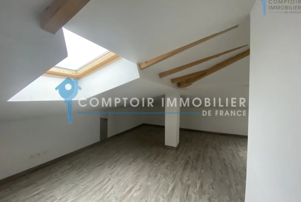 Studio rénové de 30 m2 avec parking privé à Gallargues-Le-Montueux, parfait pour investissement 
