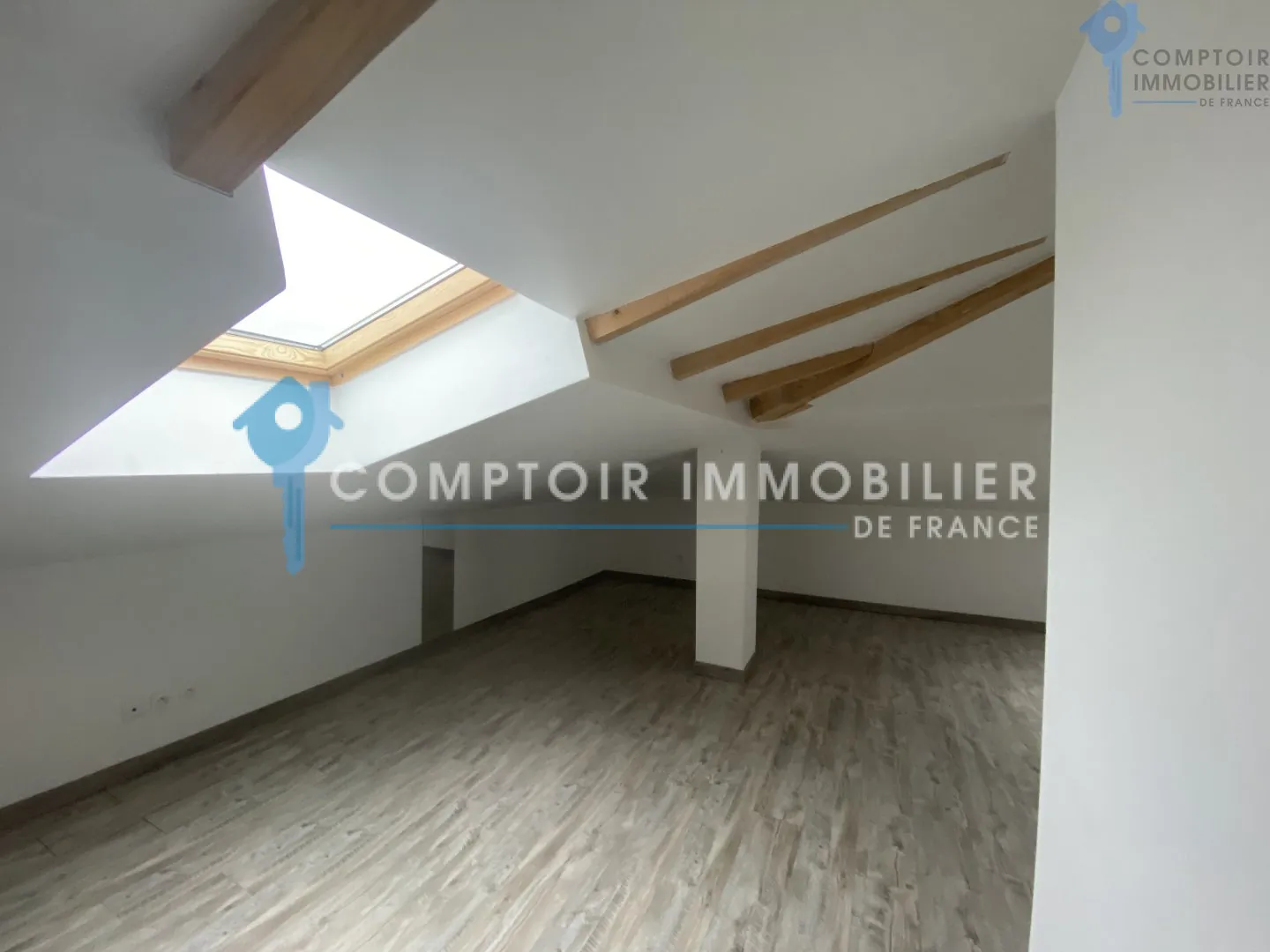 Studio rénové de 30 m2 avec parking privé à Gallargues-Le-Montueux, parfait pour investissement 