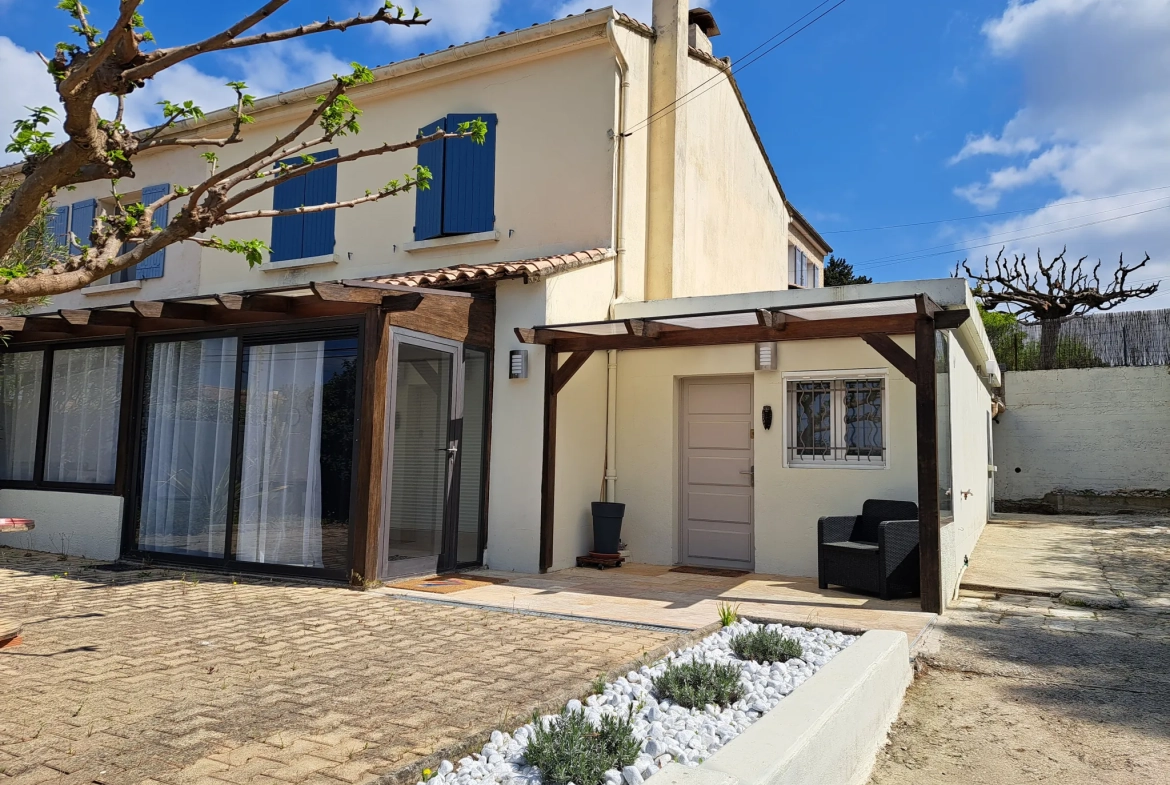 Villa 4 chambres rénovée à Monteux proche commodités 
