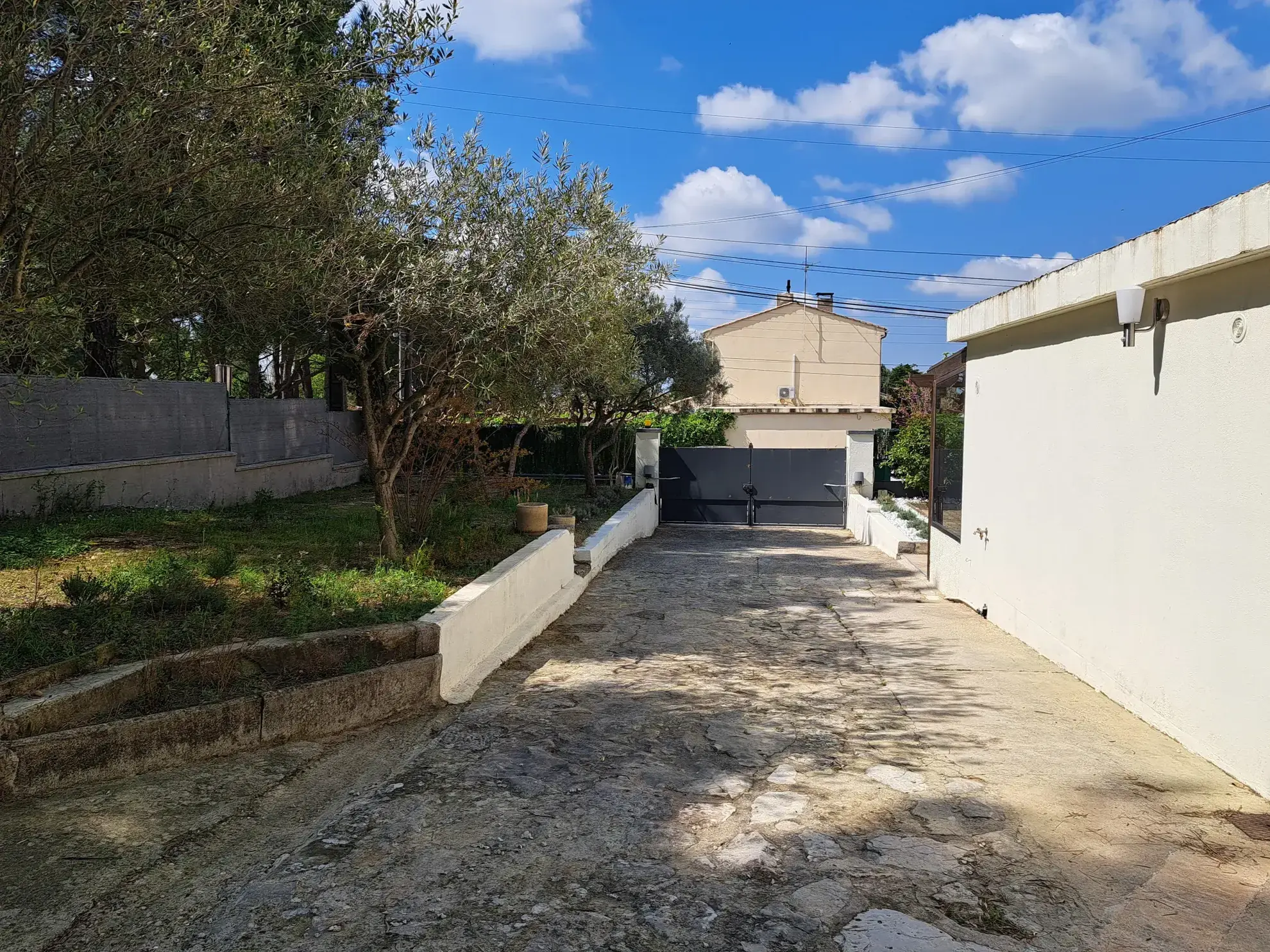 Villa 4 chambres rénovée à Monteux proche commodités 