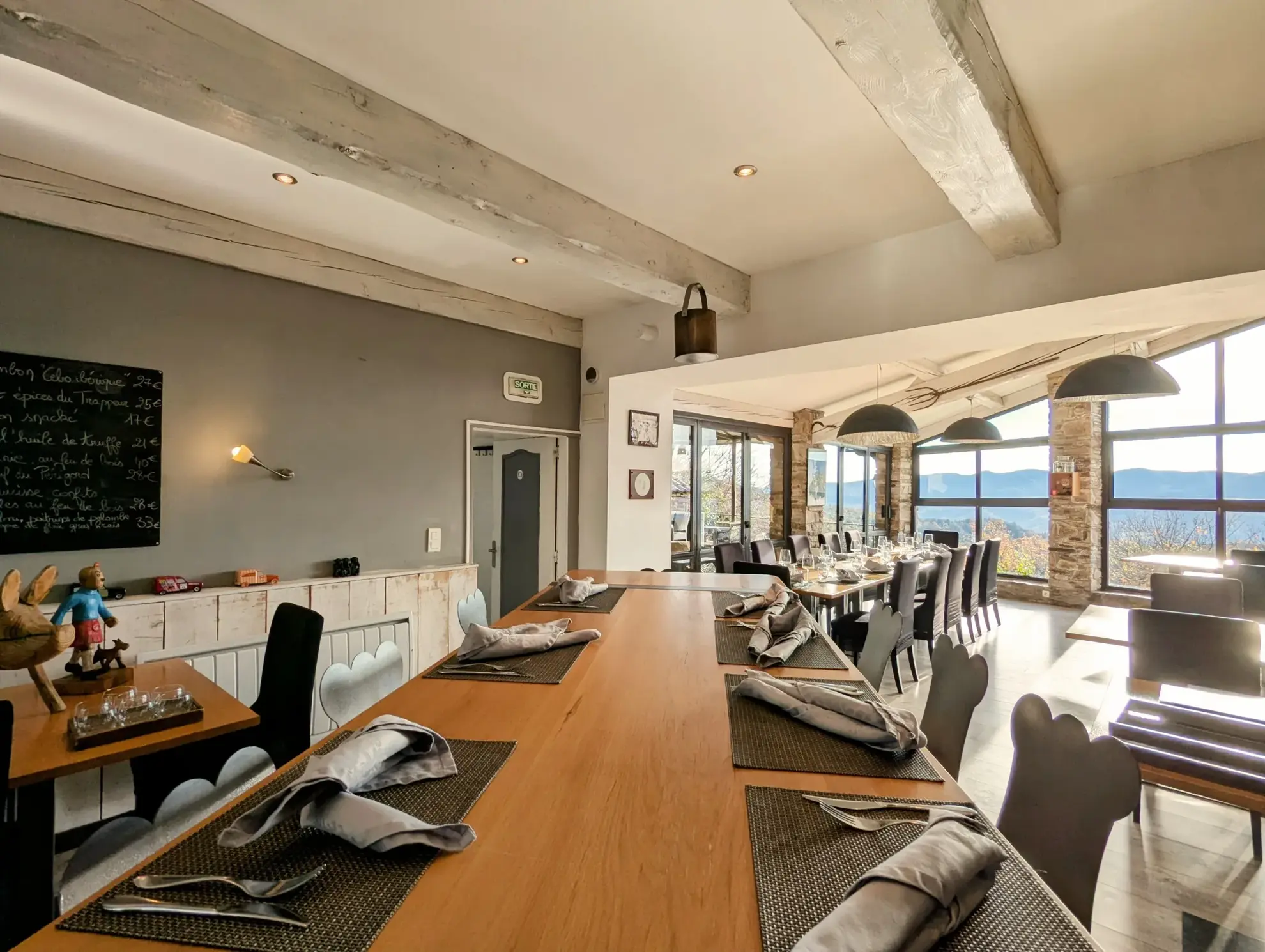 Restaurant traditionnel avec logement à Lamalou-les-Bains – Opportunité rare 