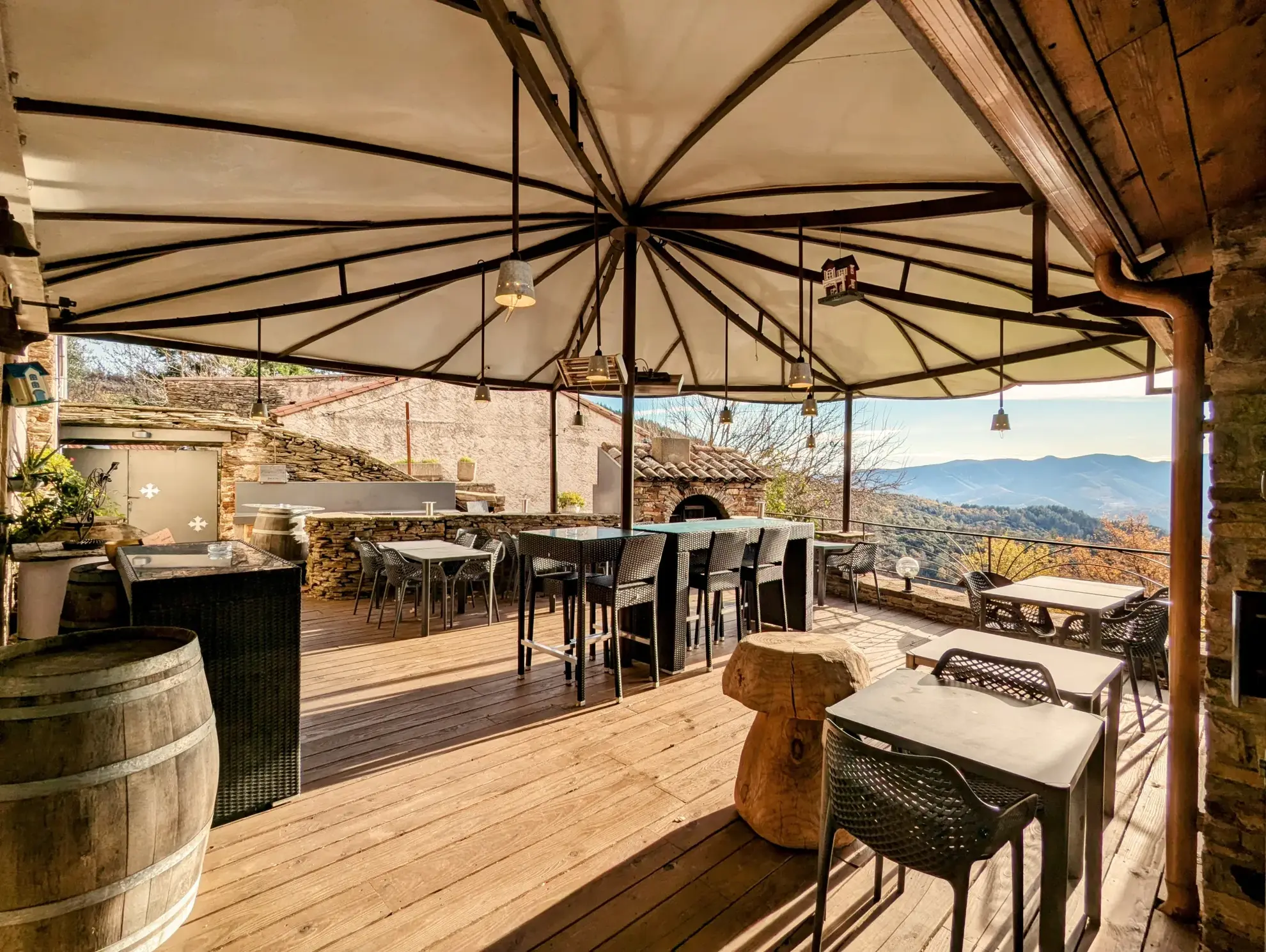 Restaurant traditionnel avec logement à Lamalou-les-Bains – Opportunité rare 
