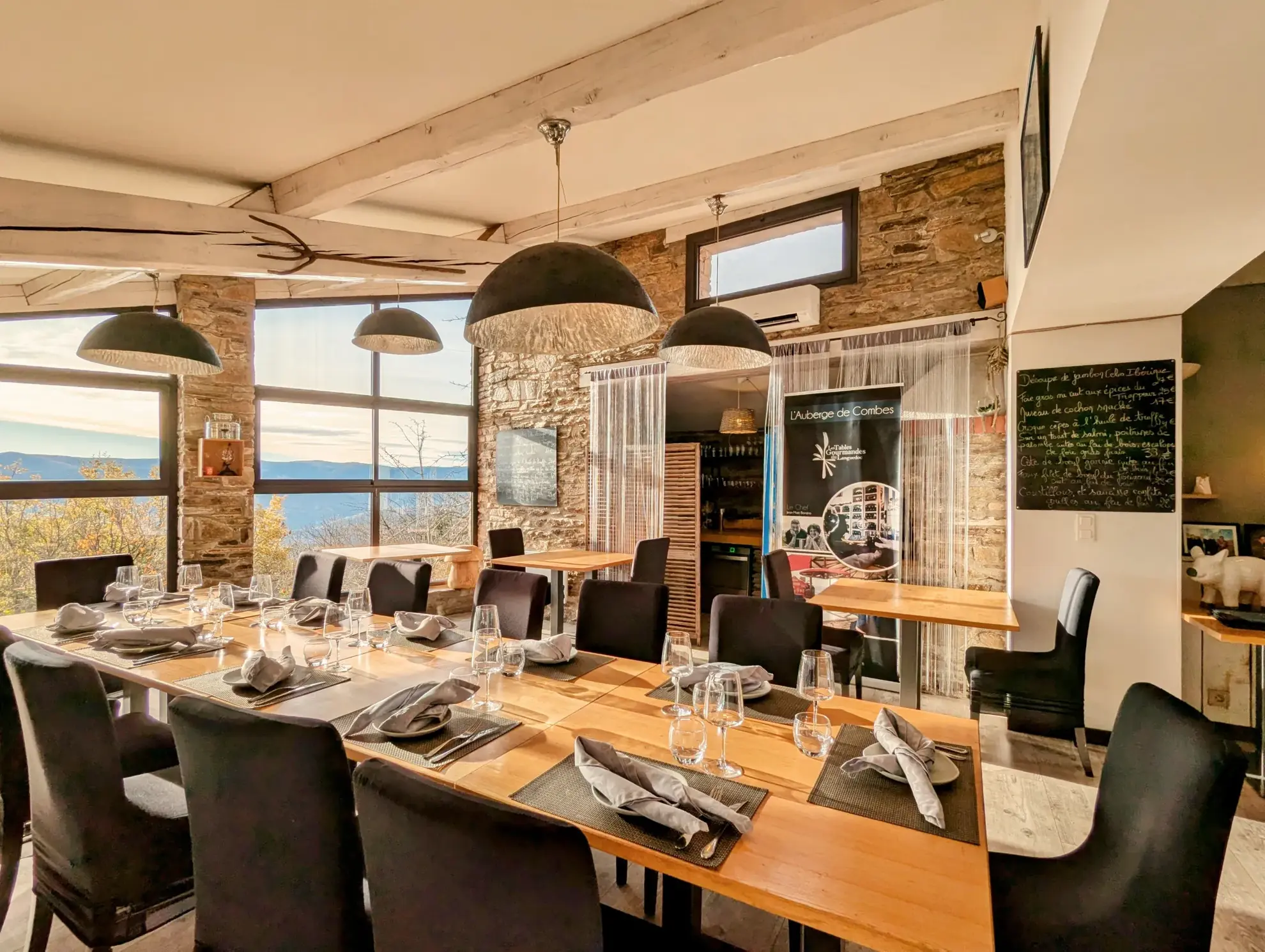 Restaurant traditionnel avec logement à Lamalou-les-Bains – Opportunité rare 