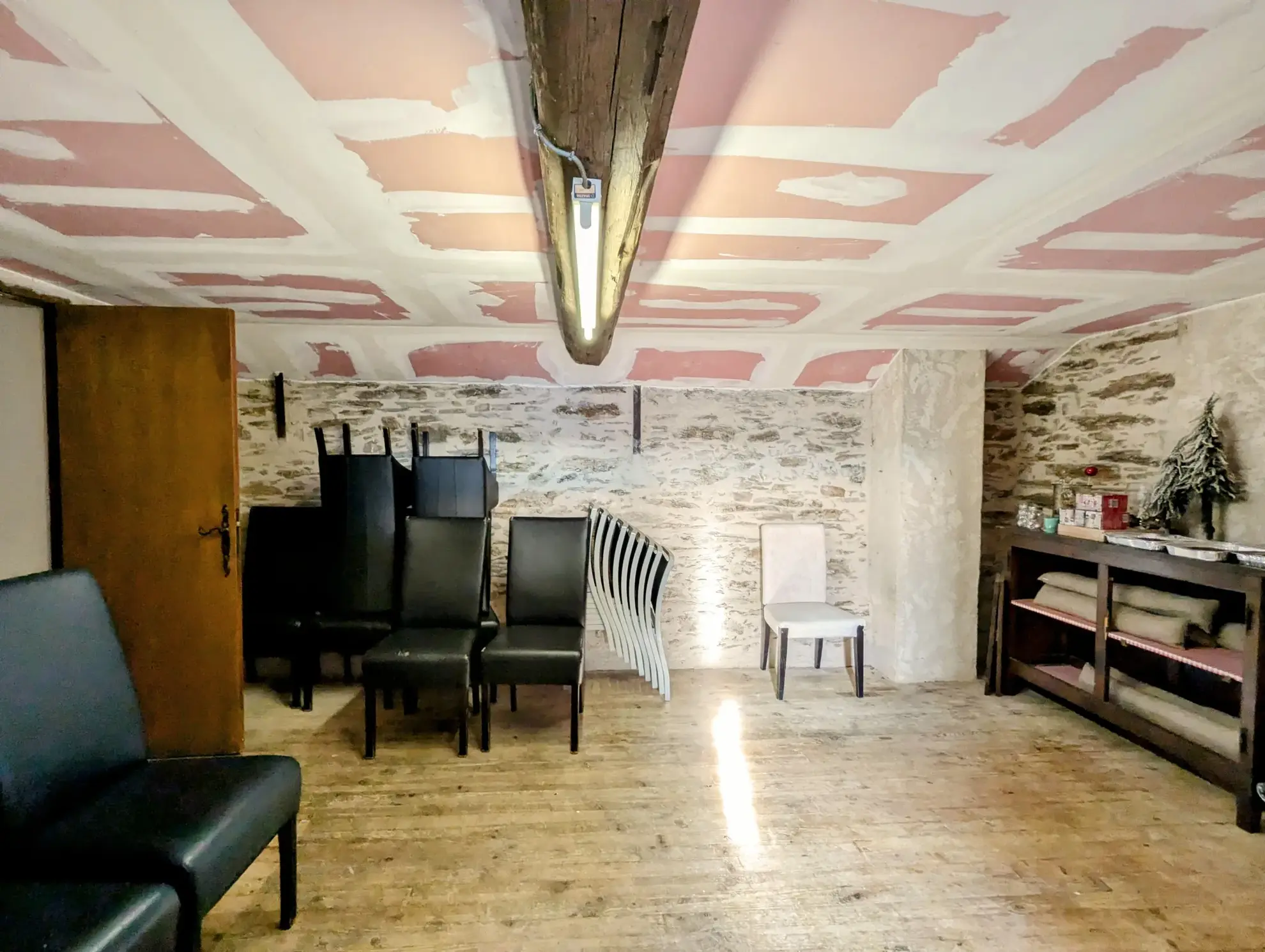 Restaurant traditionnel avec logement à Lamalou-les-Bains – Opportunité rare 