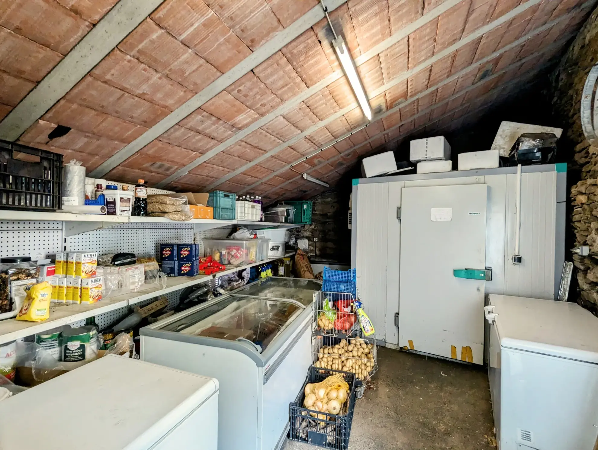 Restaurant traditionnel avec logement à Lamalou-les-Bains – Opportunité rare 