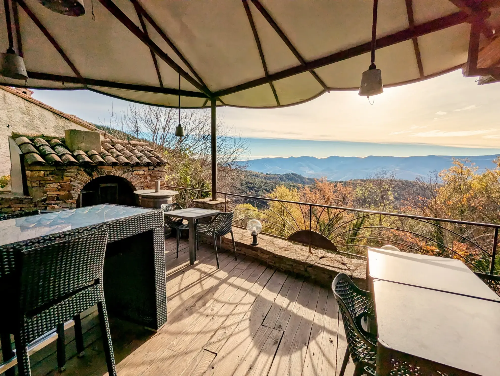 Restaurant traditionnel avec logement à Lamalou-les-Bains – Opportunité rare 