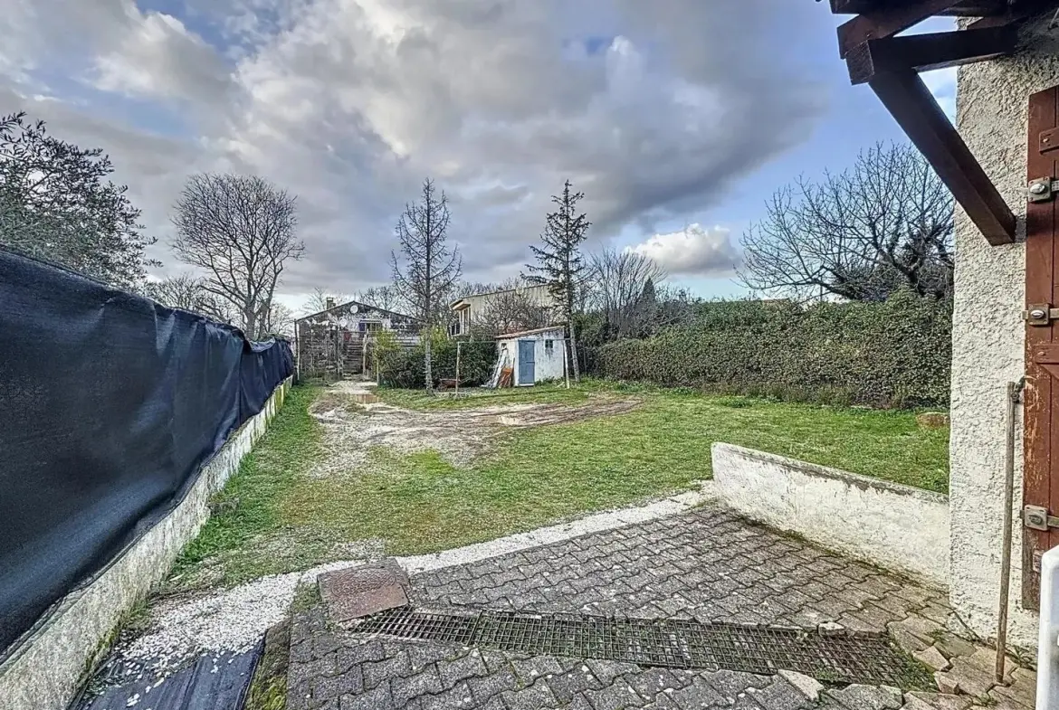 Maison à vendre à Pourcieux - 40 m², terrasse sud, terrain 370 m², calme et à rénover 