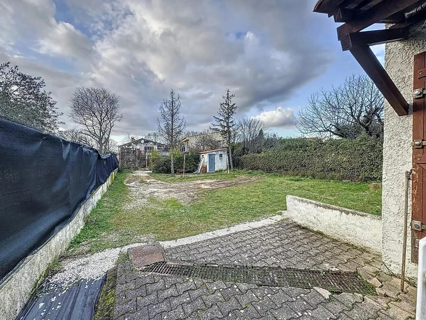Maison à vendre à Pourcieux - 40 m², terrasse sud, terrain 370 m², calme et à rénover 