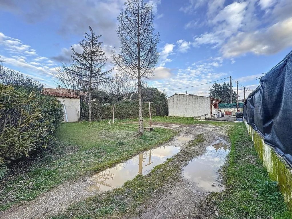 Maison à vendre à Pourcieux - 40 m², terrasse sud, terrain 370 m², calme et à rénover