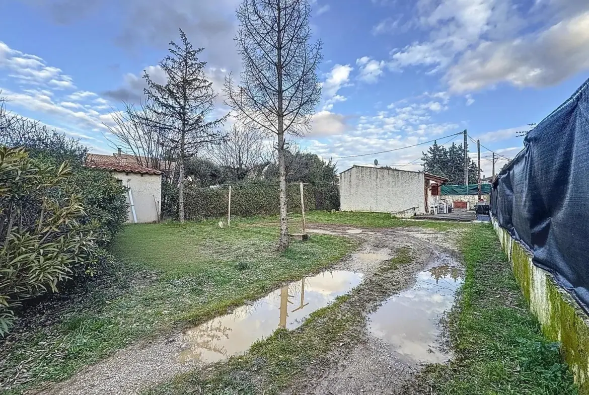 Maison à vendre à Pourcieux - 40 m², terrasse sud, terrain 370 m², calme et à rénover 