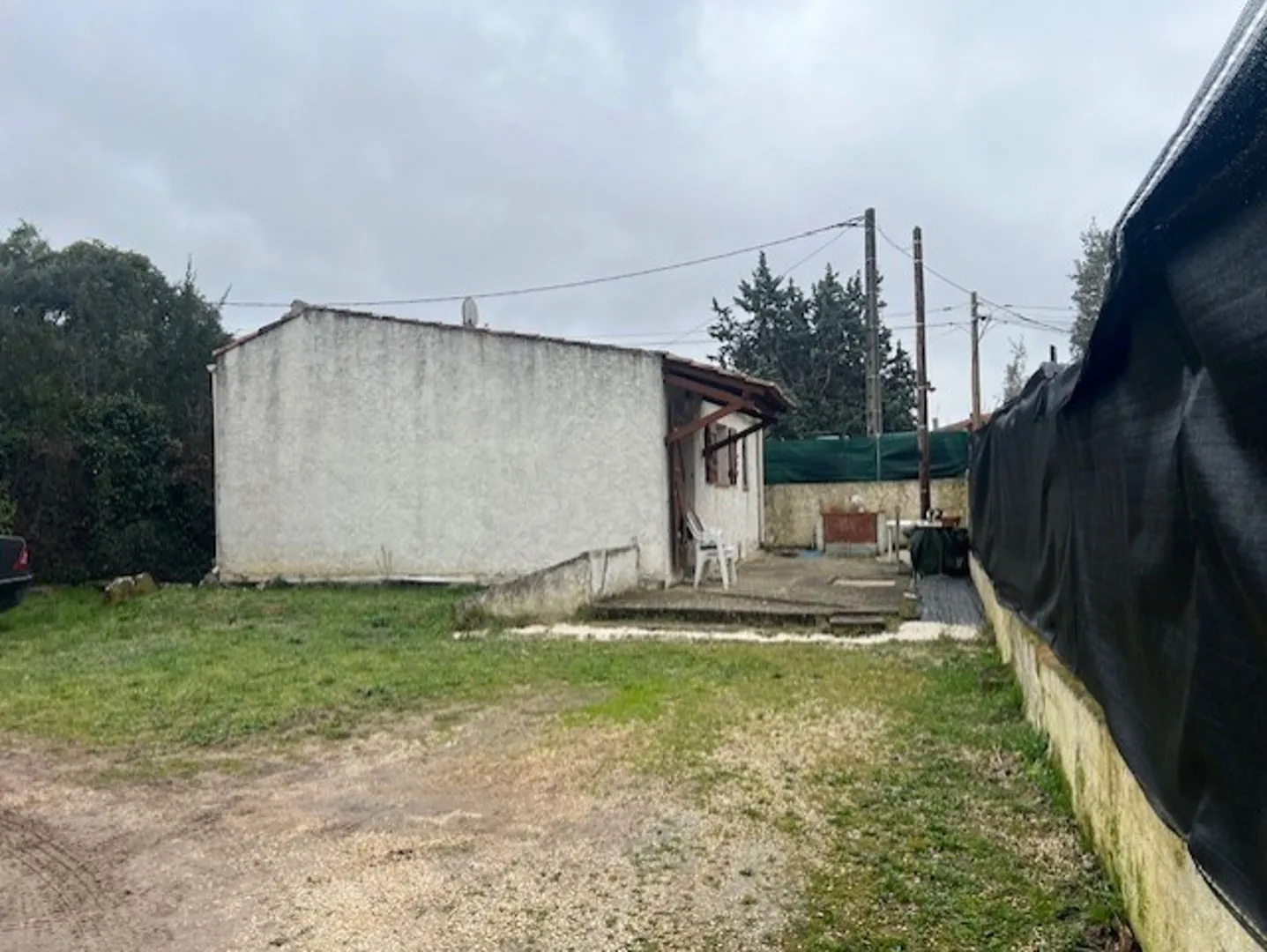 Maison à vendre à Pourcieux - 40 m², terrasse sud, terrain 370 m², calme et à rénover 