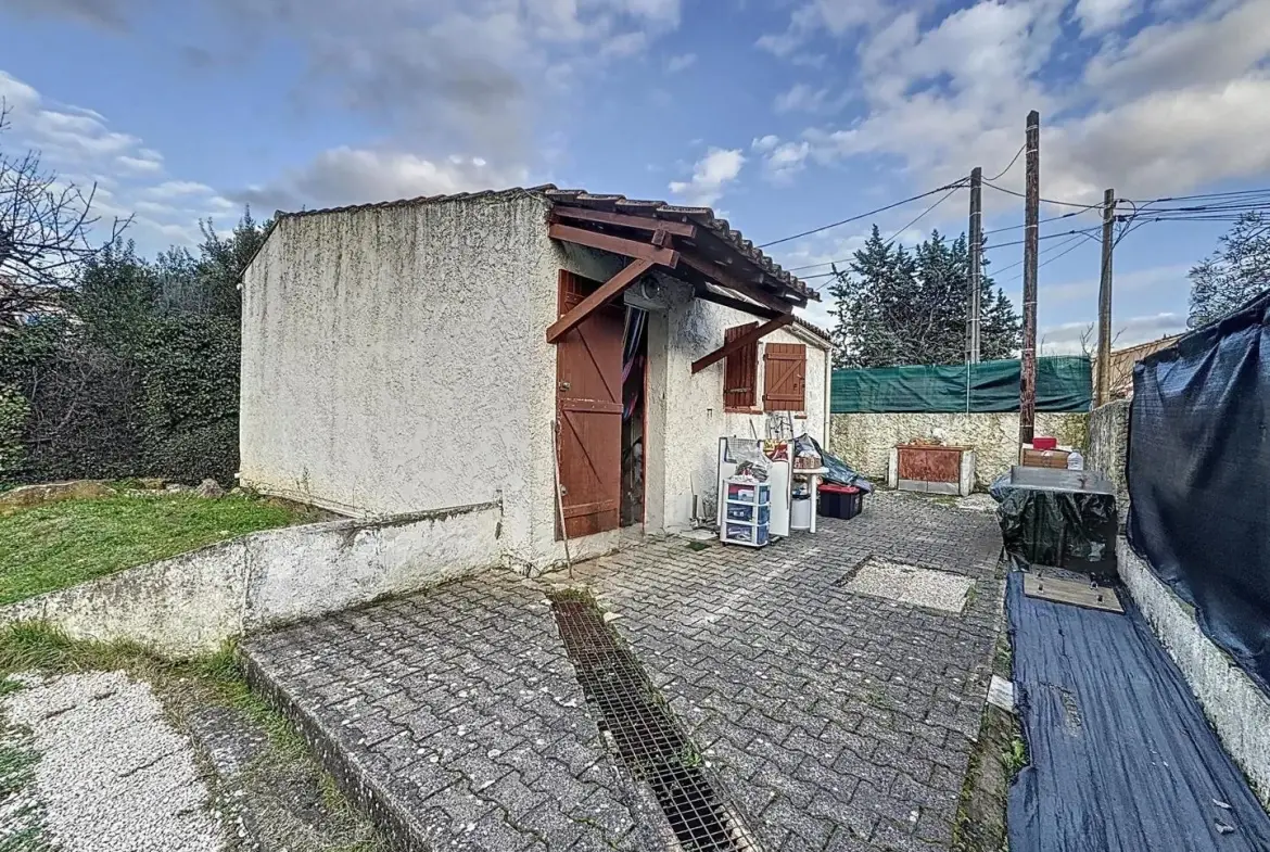 Maison à vendre à Pourcieux - 40 m², terrasse sud, terrain 370 m², calme et à rénover 