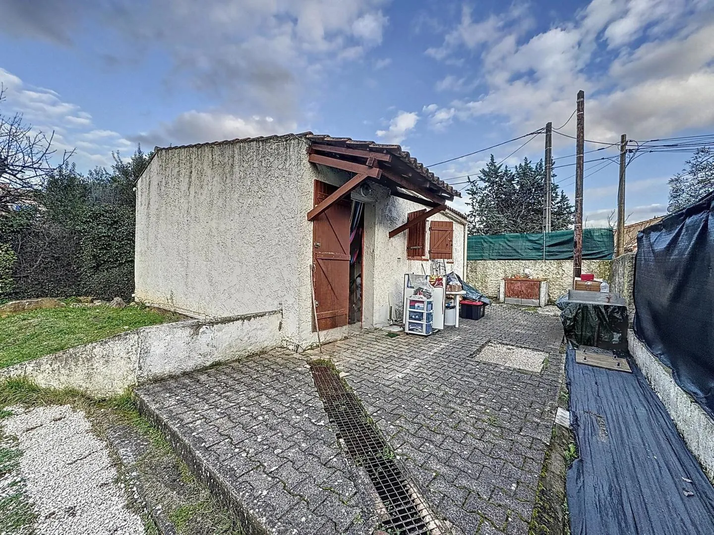 Maison à vendre à Pourcieux - 40 m², terrasse sud, terrain 370 m², calme et à rénover 