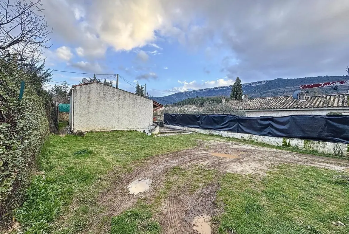 Maison à vendre à Pourcieux - 40 m², terrasse sud, terrain 370 m², calme et à rénover 