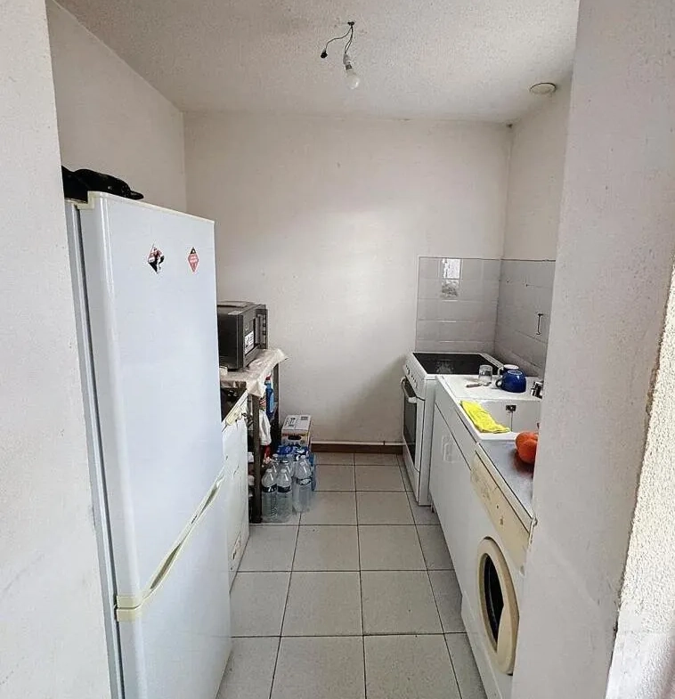 Maison à vendre à Pourcieux - 40 m², terrasse sud, terrain 370 m², calme et à rénover 