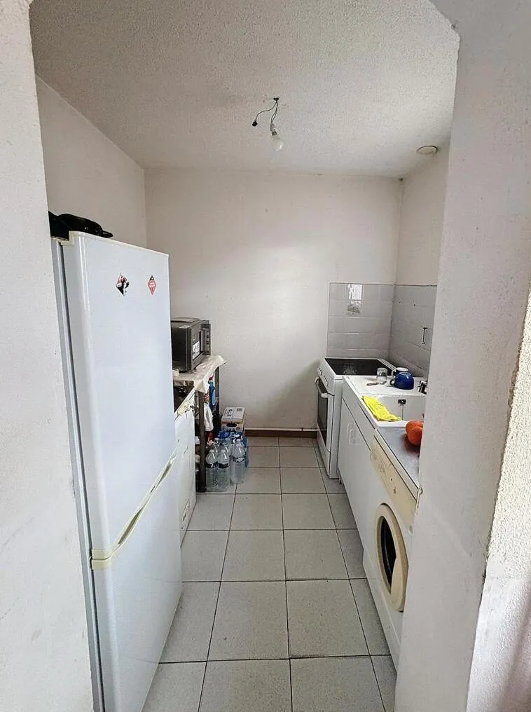 Maison à vendre à Pourcieux - 40 m², terrasse sud, terrain 370 m², calme et à rénover 