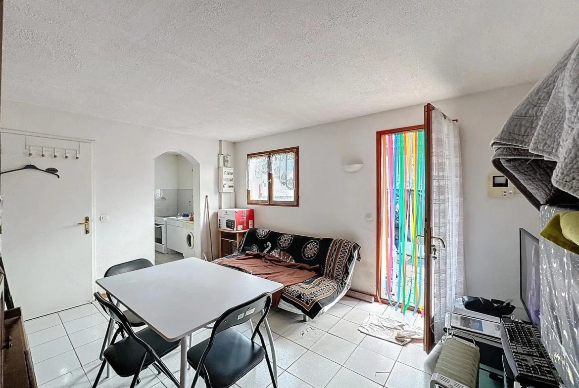 Maison à vendre à Pourcieux - 40 m², terrasse sud, terrain 370 m², calme et à rénover 