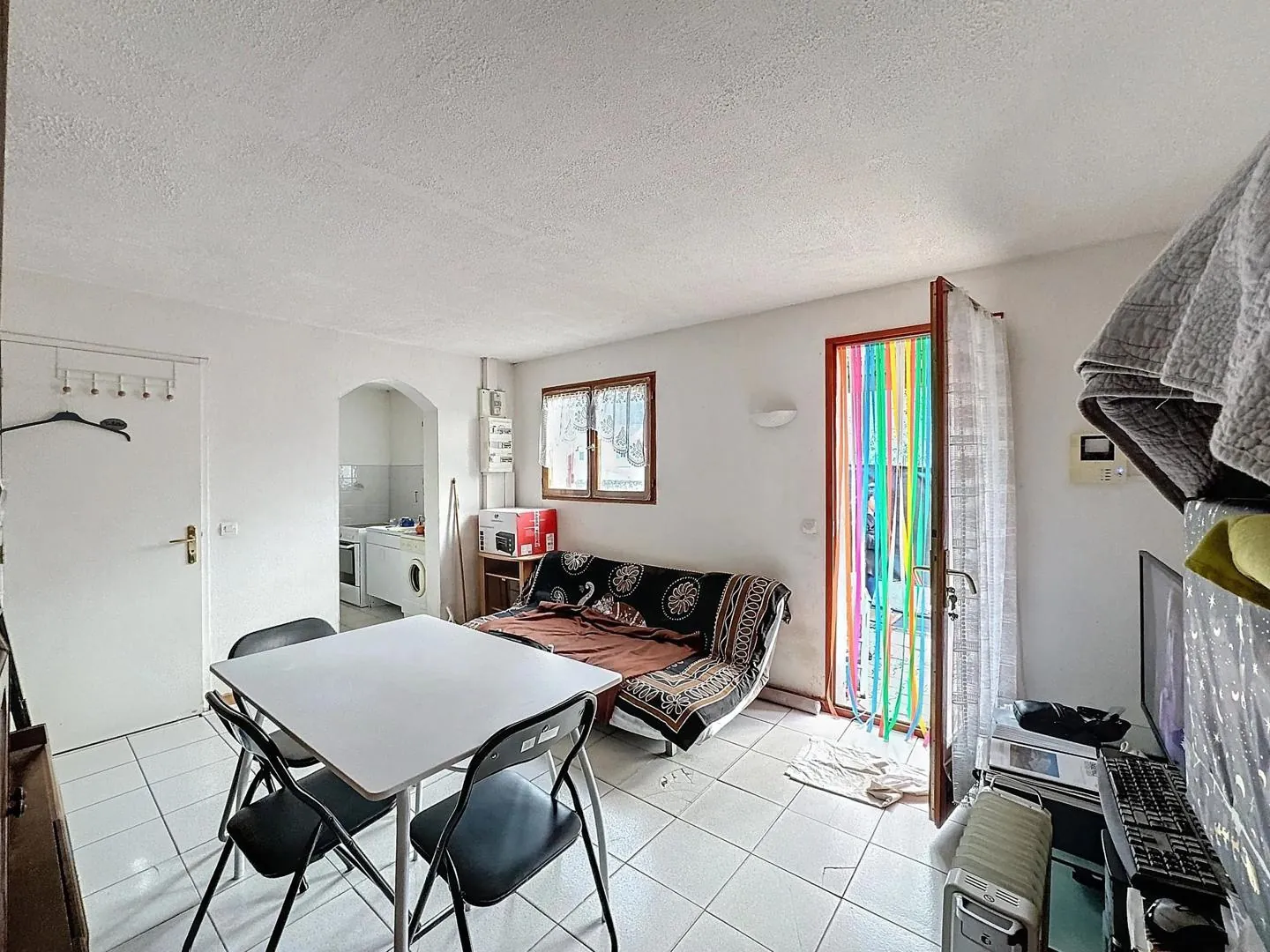Maison à vendre à Pourcieux - 40 m², terrasse sud, terrain 370 m², calme et à rénover 