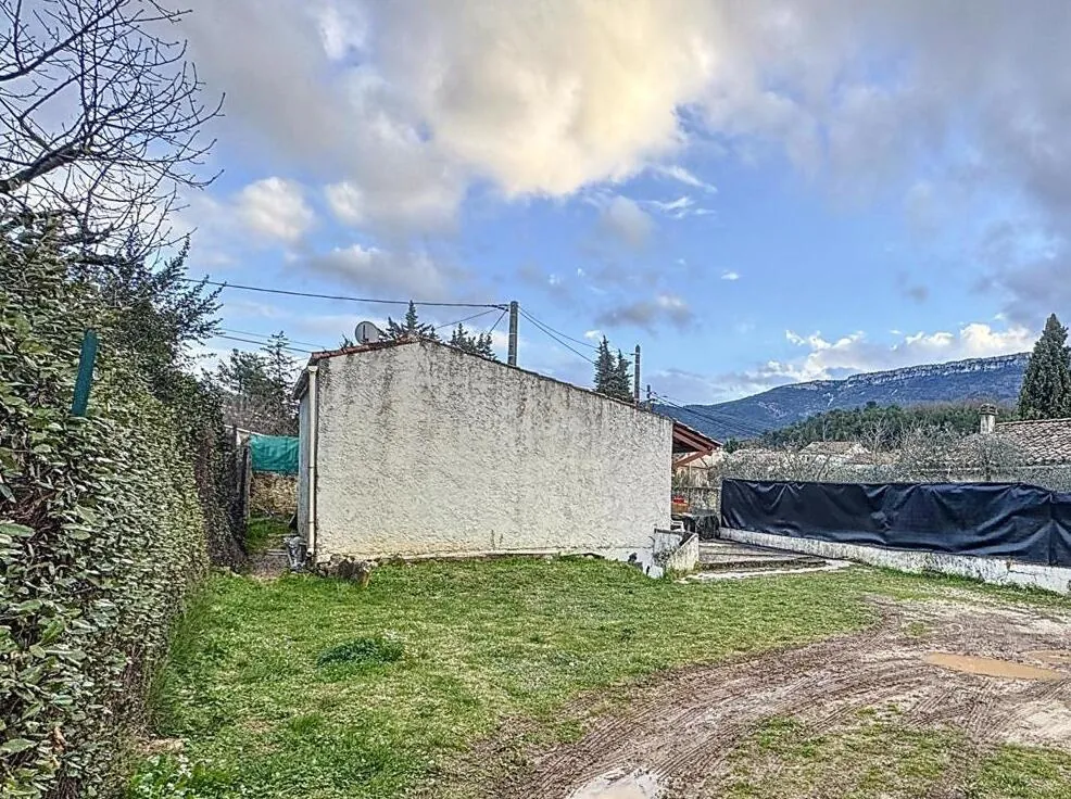 Maison à vendre à Pourcieux - 40 m², terrasse sud, terrain 370 m², calme et à rénover 