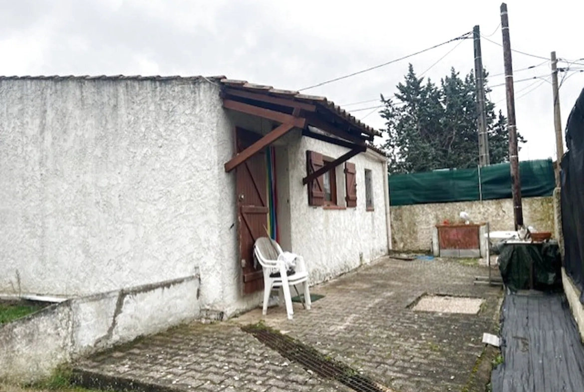 Maison à vendre à Pourcieux - 40 m², terrasse sud, terrain 370 m², calme et à rénover 