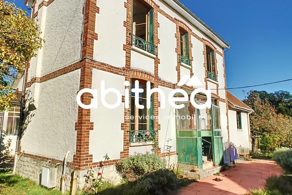 Maison ancienne à Troyes avec grand terrain et potentiel de rénovation 