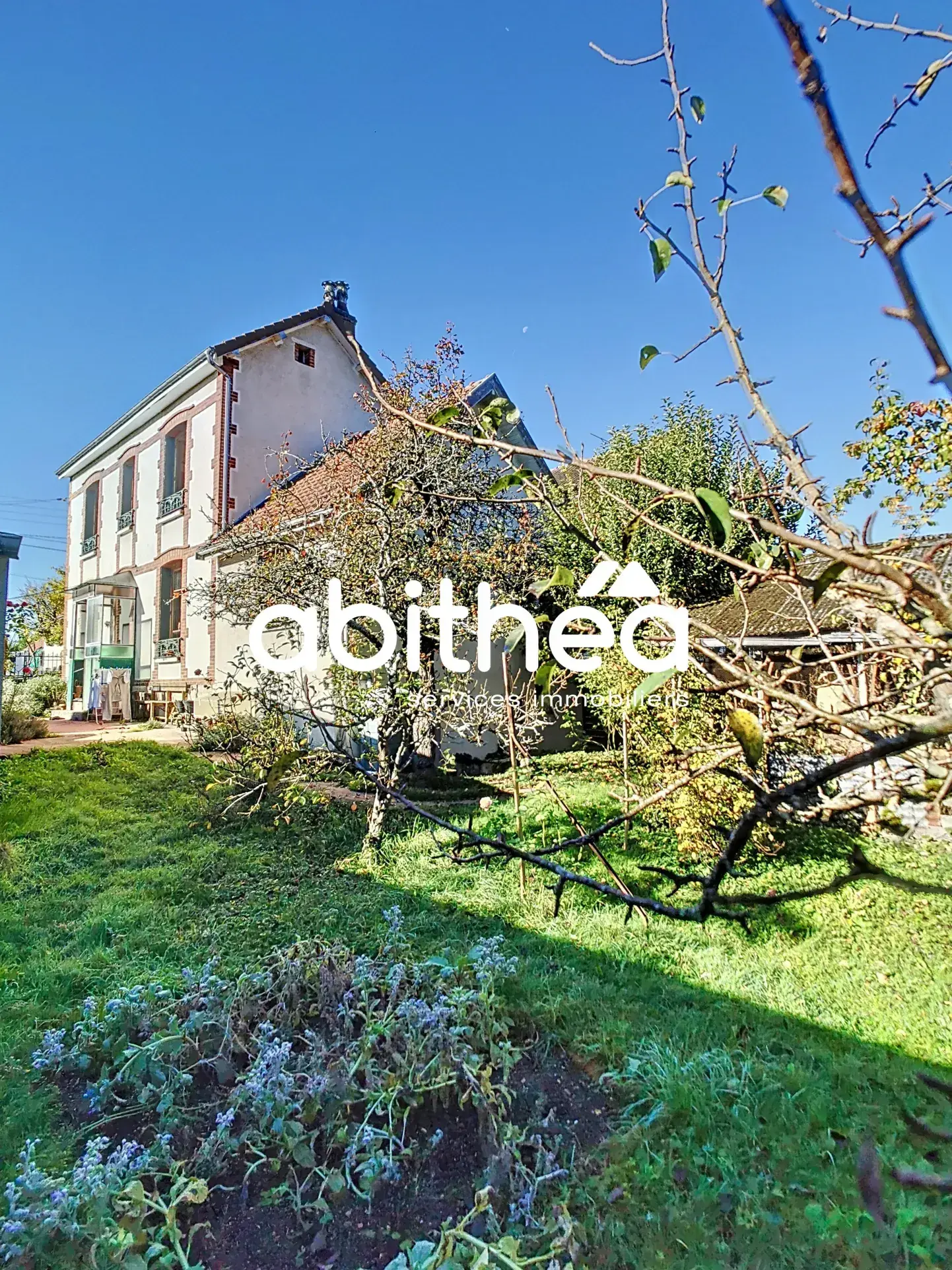 Maison ancienne à Troyes avec grand terrain et potentiel de rénovation 