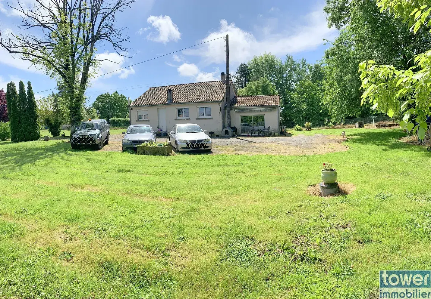 Maison de plain-pied à Aujac de 130 m² avec grand terrain et dépendances 