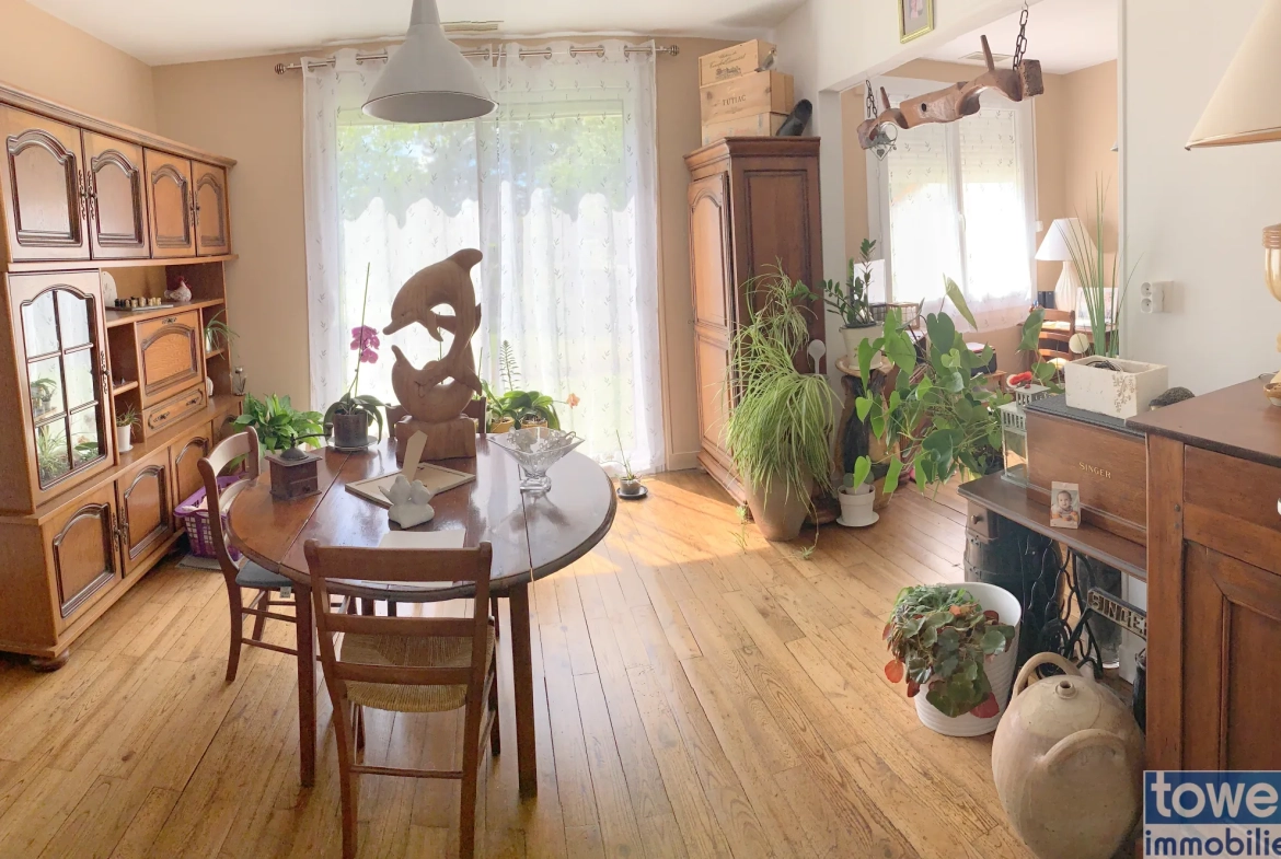 Maison de plain-pied à Aujac de 130 m² avec grand terrain et dépendances 