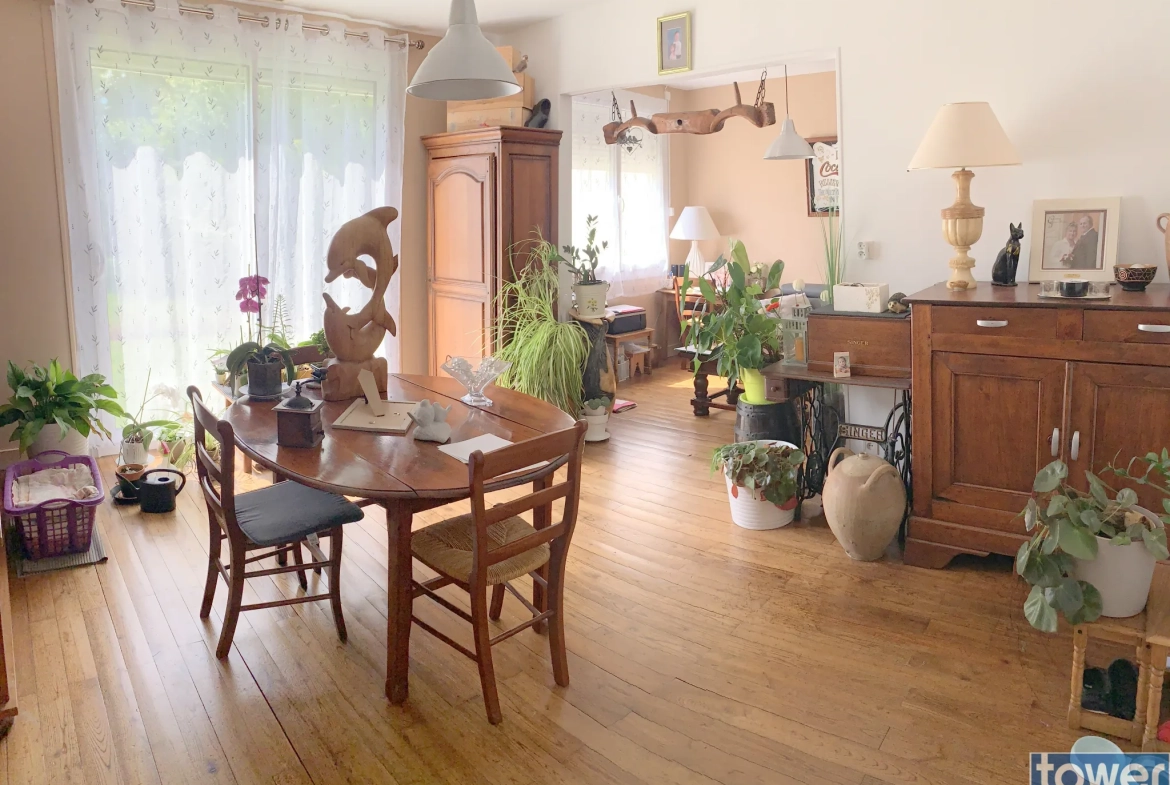 Maison de plain-pied à Aujac de 130 m² avec grand terrain et dépendances 