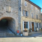 Maison de village en pierre à rénover à Chalencon (07) avec jardin et potentiel d'aménagement