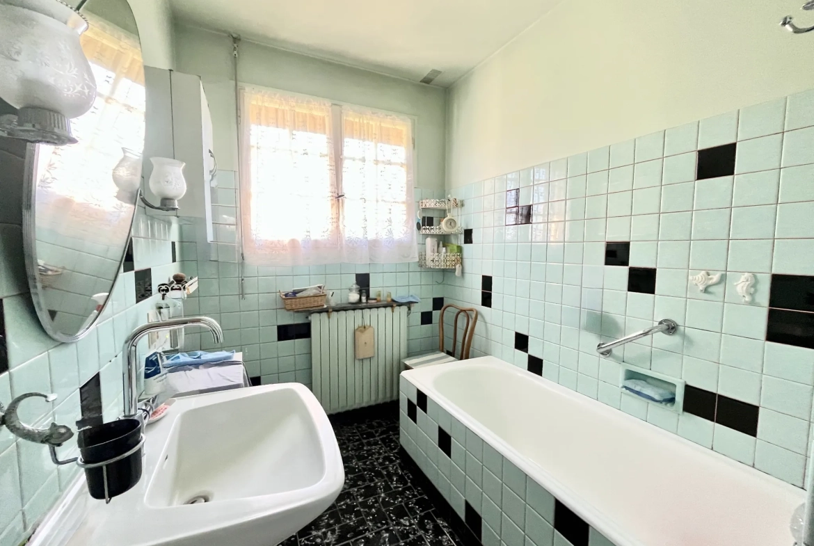 À vendre maison lumineuse de 120 m² avec sous-sol, jardin à La Ferté Gaucher 