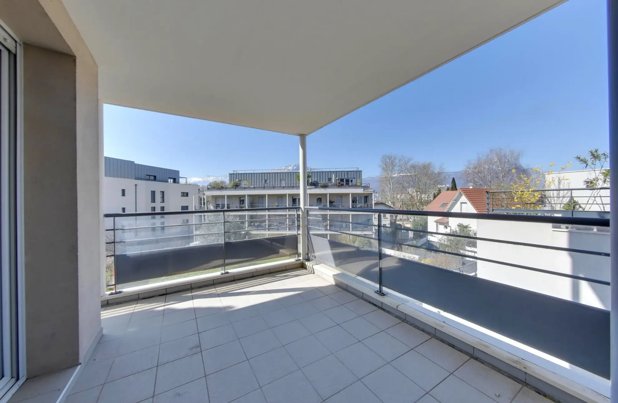 Appartement T3 lumineux de 65m² avec garage à Grenoble 