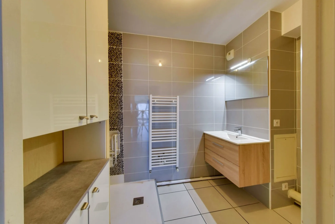 Appartement T3 lumineux de 65m² avec garage à Grenoble 