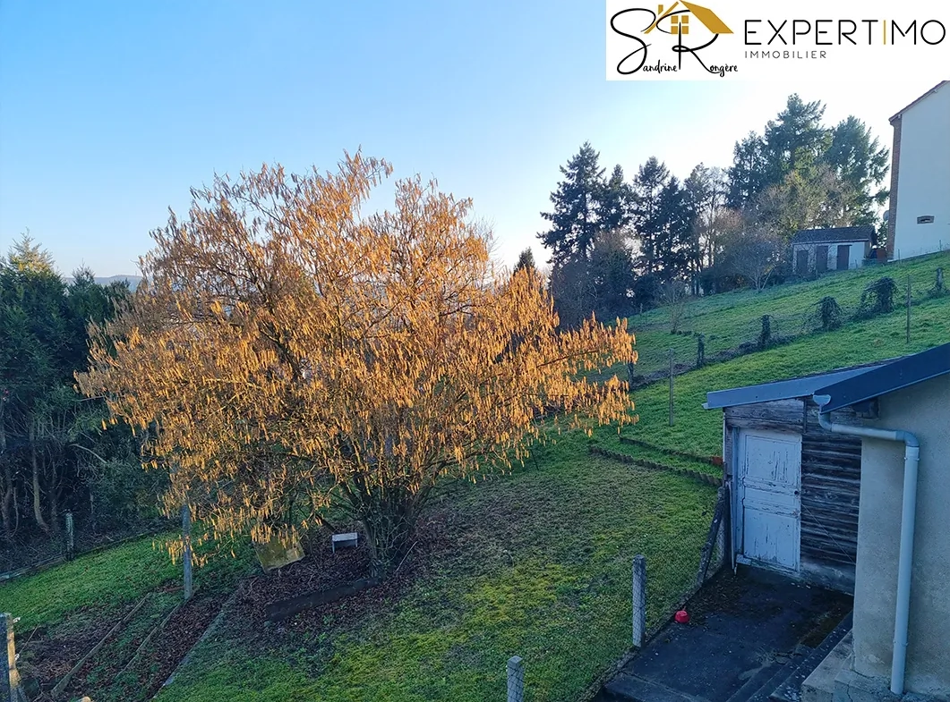 Immeuble d'habitation à Saint Éloy Les Mines de 160 m² avec terrain de 1190 m² 