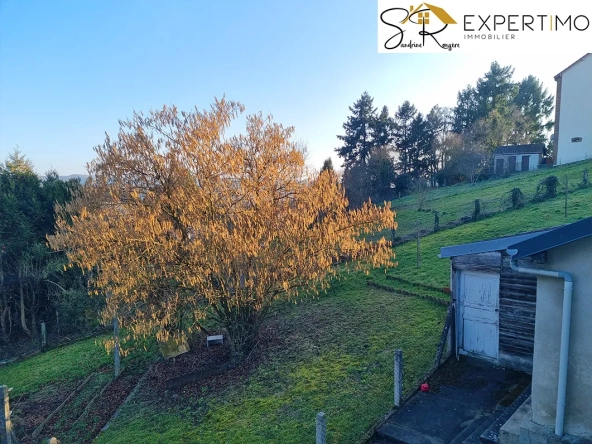 Immeuble d'habitation à Saint Éloy Les Mines de 160 m² avec terrain de 1190 m² 