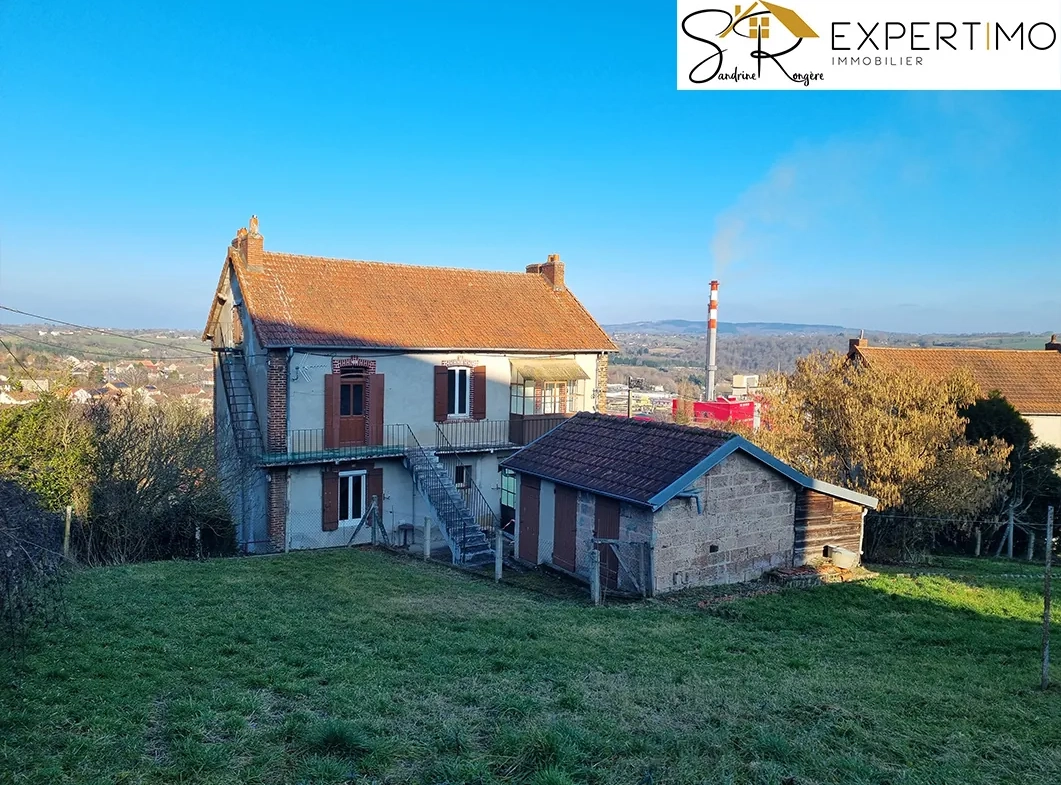 Immeuble d'habitation à Saint Éloy Les Mines de 160 m² avec terrain de 1190 m² 