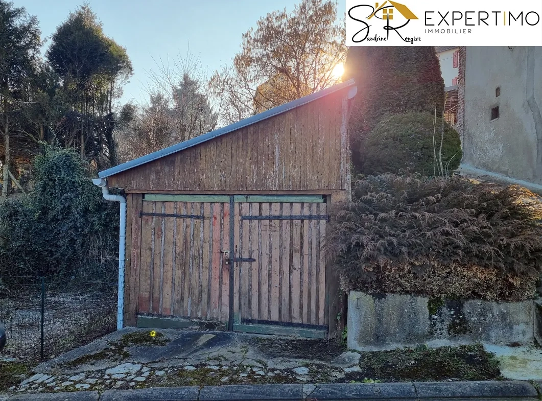 Immeuble d'habitation à Saint Éloy Les Mines de 160 m² avec terrain de 1190 m² 