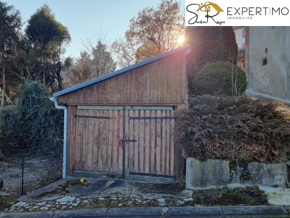 Immeuble d'habitation à Saint Éloy Les Mines de 160 m² avec terrain de 1190 m² 