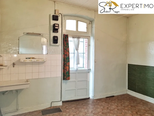 Immeuble d'habitation à Saint Éloy Les Mines de 160 m² avec terrain de 1190 m² 