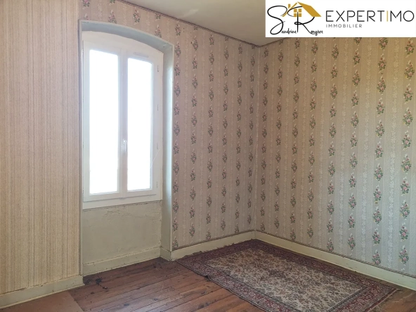 Immeuble d'habitation à Saint Éloy Les Mines de 160 m² avec terrain de 1190 m² 