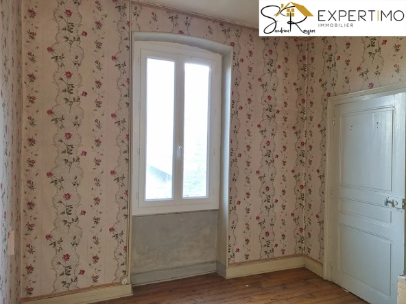 Immeuble d'habitation à Saint Éloy Les Mines de 160 m² avec terrain de 1190 m² 