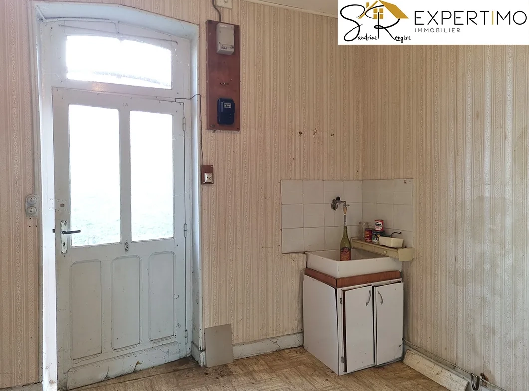 Immeuble d'habitation à Saint Éloy Les Mines de 160 m² avec terrain de 1190 m² 