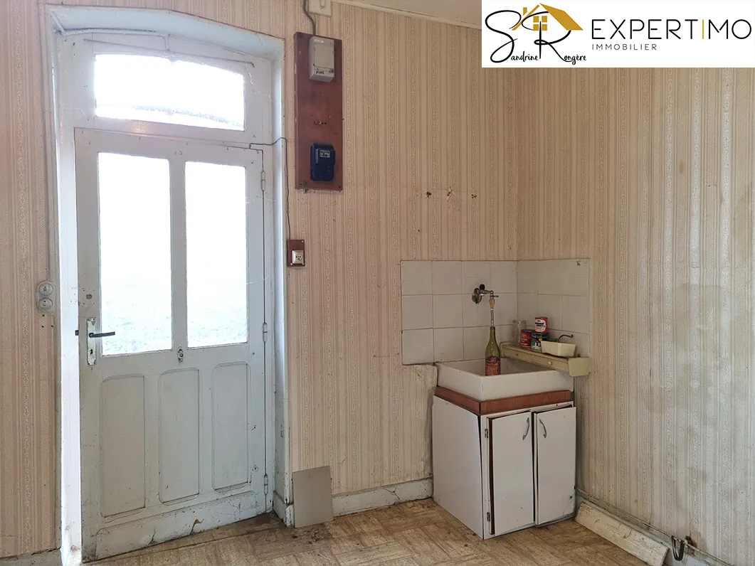 Immeuble d'habitation à Saint Éloy Les Mines de 160 m² avec terrain de 1190 m² 
