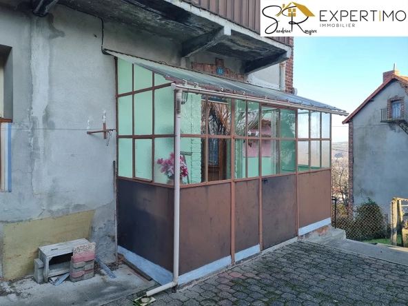 Immeuble d'habitation à Saint Éloy Les Mines de 160 m² avec terrain de 1190 m² 
